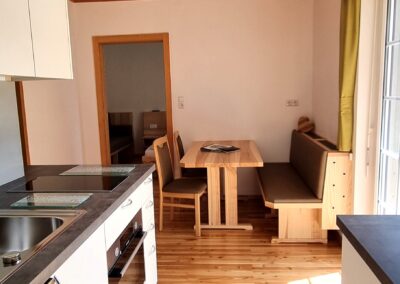 Wohnküche mit direkten Zugang zur eigenen großen Terrasse_Wohnung Abendsonne_Ferienwohnungen Perhofer